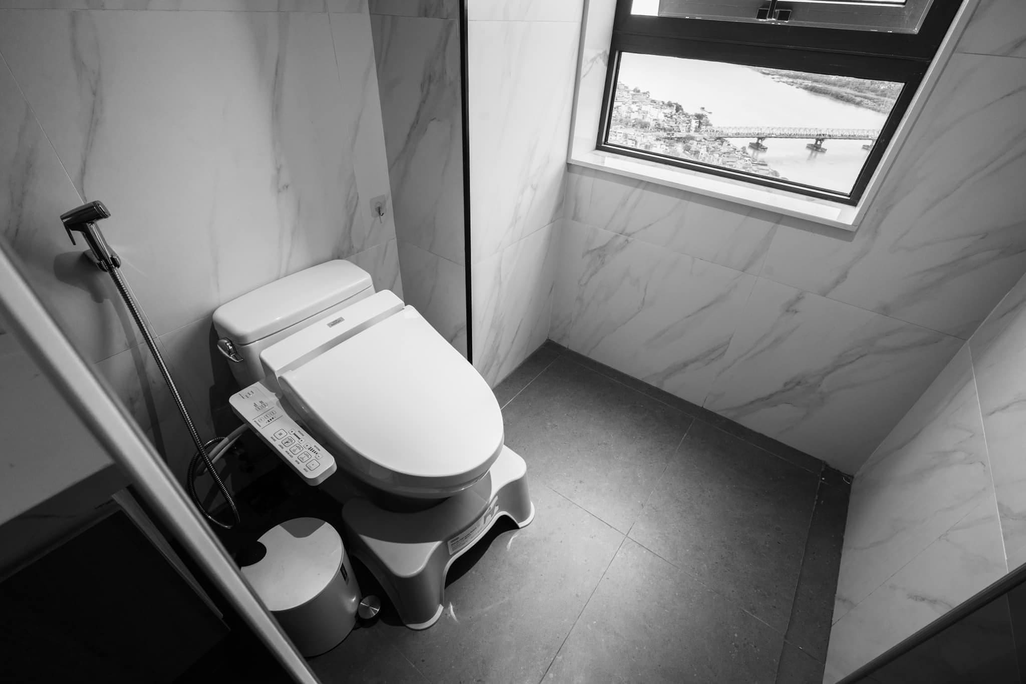 Bồn cầu điện tử TOTO tại chung cư cao cấp khu tây hồ Tower, Ciputra Hà Nội