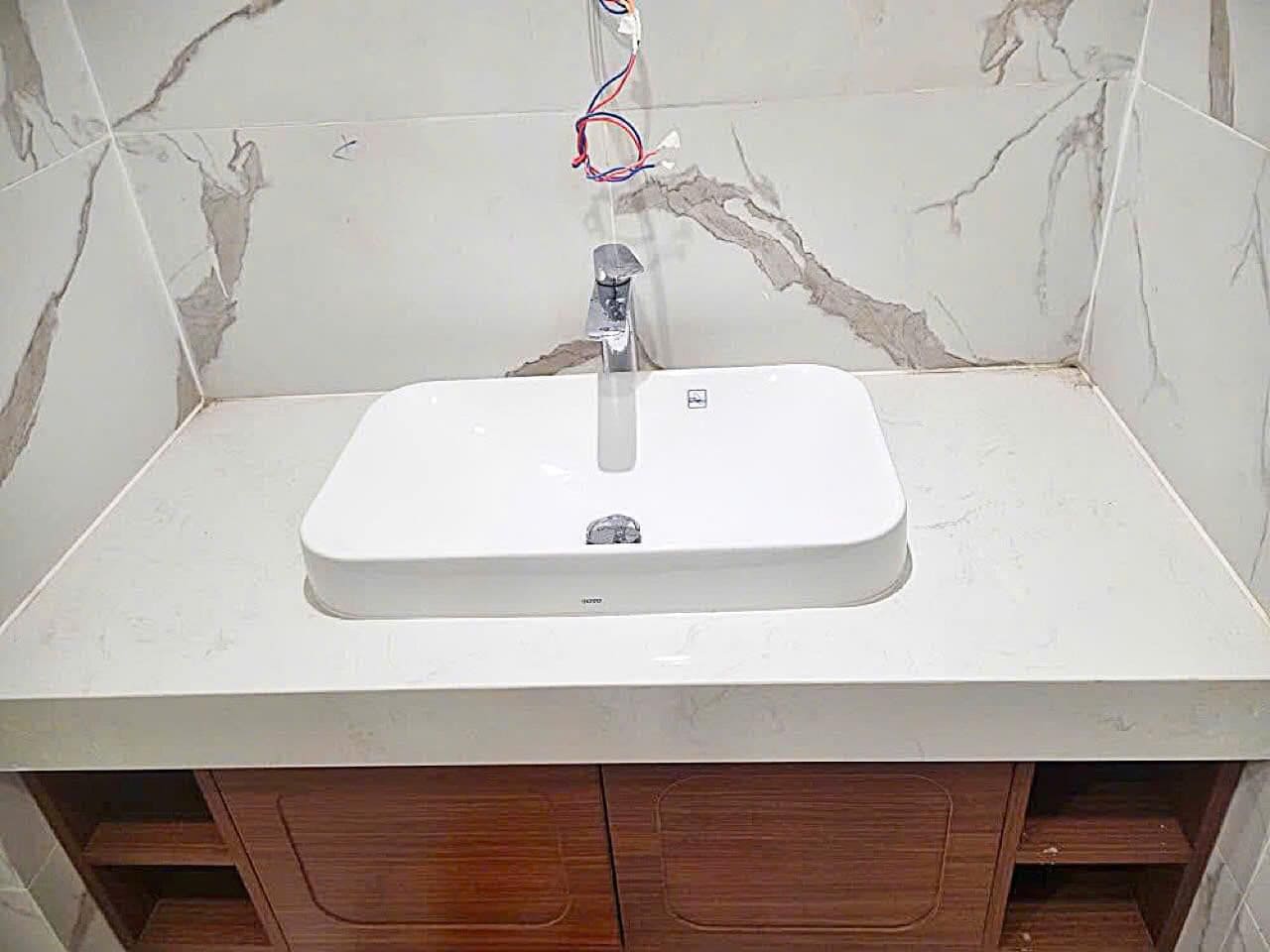 Chậu bàn đá TOTO tại văn phòng tòa nhà Artmis