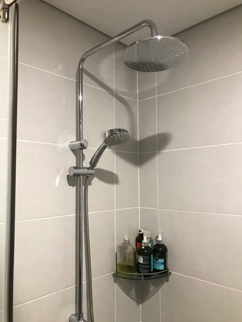 Sen tắm cây đứng TOTO tại chung cư Hapulico