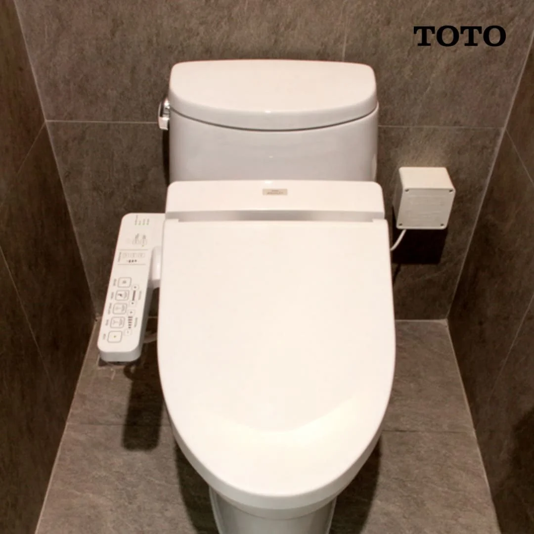 Bồn cầu kết hợp nắp điện tử TOTO tại căn hộ chung cư cao cấp tại Vinhomes Gardenia Hàm Nghi