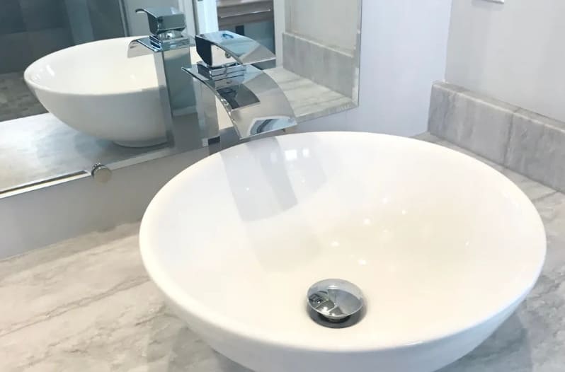 Chậu bàn đá Miken tại nhà phố tại Ngọc Hà lắp sen cây và chậu rửa Miken