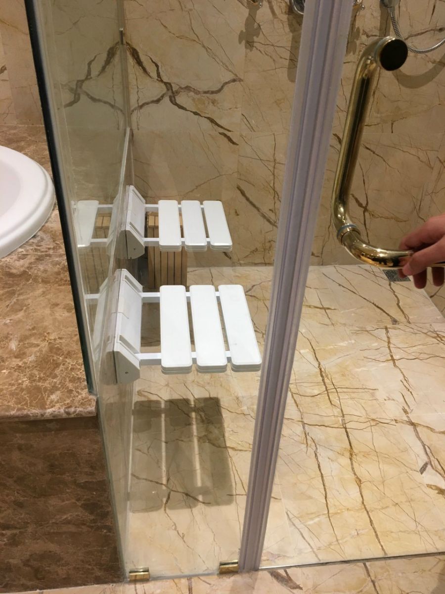 Ghế ngồi tắm Miken  tại bệnh viện phường Tây Mỗ