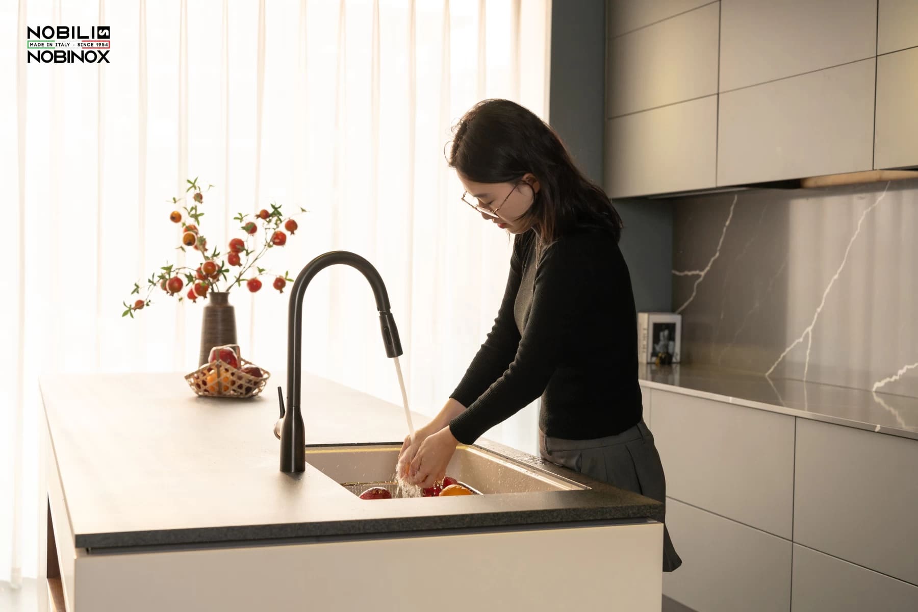 Vòi rửa chén dây rút đen Nobili NB308G