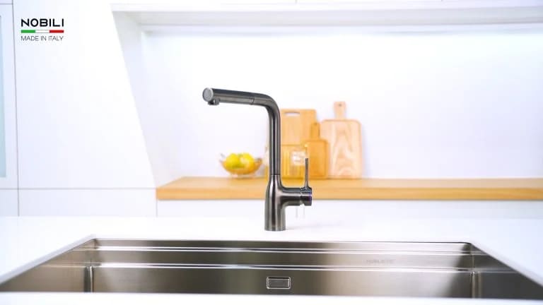 Vòi rửa chén dây rút màu đen Nobili NB216LTB
