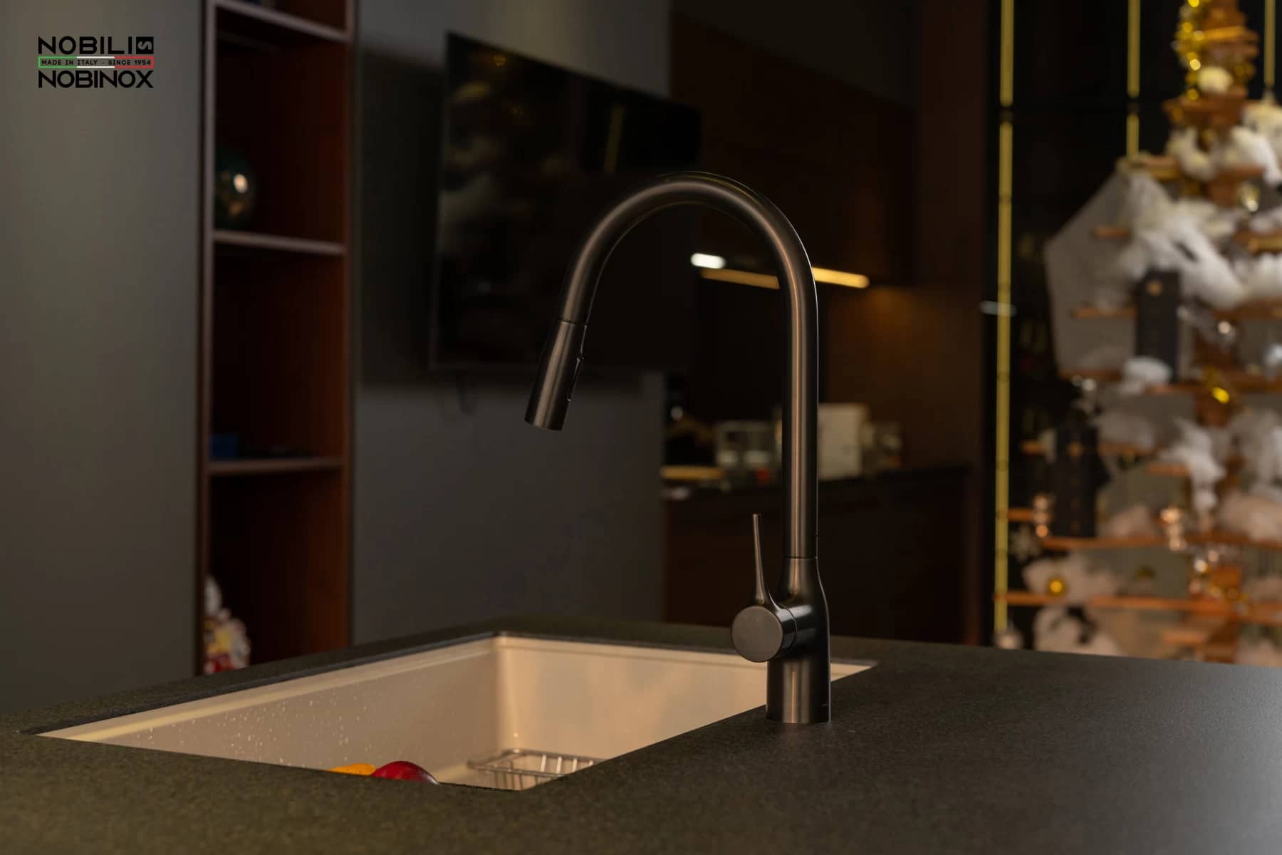 Vòi rửa chén bát Ý Nobili NB308G màu đen xước