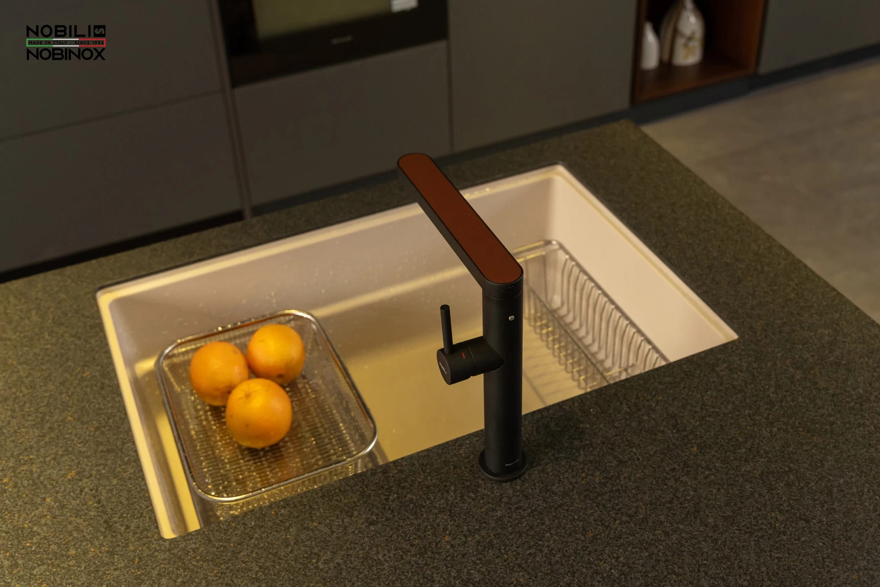 Vòi bếp sản xuất tại Ý Charlie Nobili NB218B