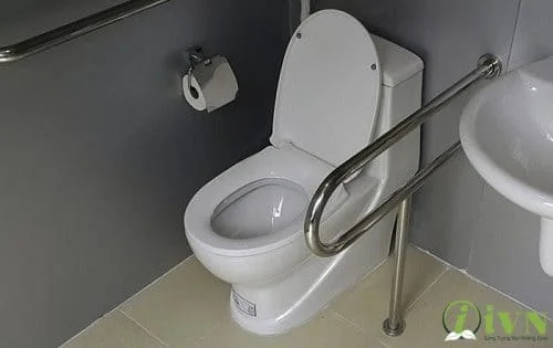 Tay vin nhà tắm Miken lắp tại trung tâm chăm sóc người già tại xã Xuân Canh