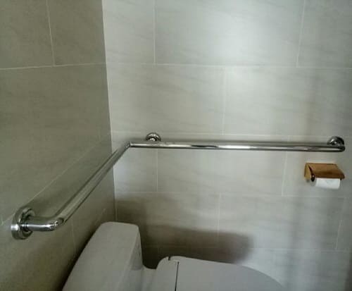 Thanh vịn nhà tắm Miken tại khu trung tâm chăm sóc sức khỏe tại xã Phù Đổng