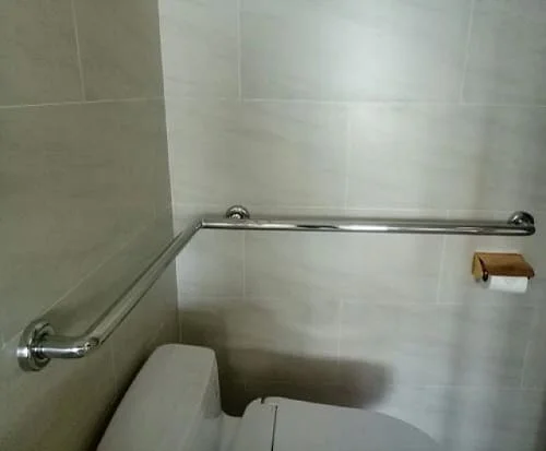 Thanh vịn nhà tắm Miken tại khu trung tâm chăm sóc sức khỏe tại xã Phù Đổng
