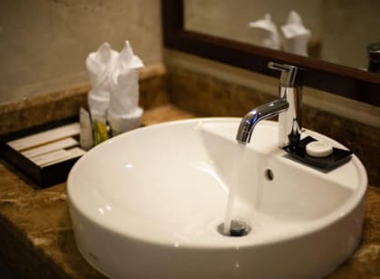 Chậu đặt bàn Caesar tại tòa nhà văn phòng tại Nguyễn Du, Thanh Nhàn.