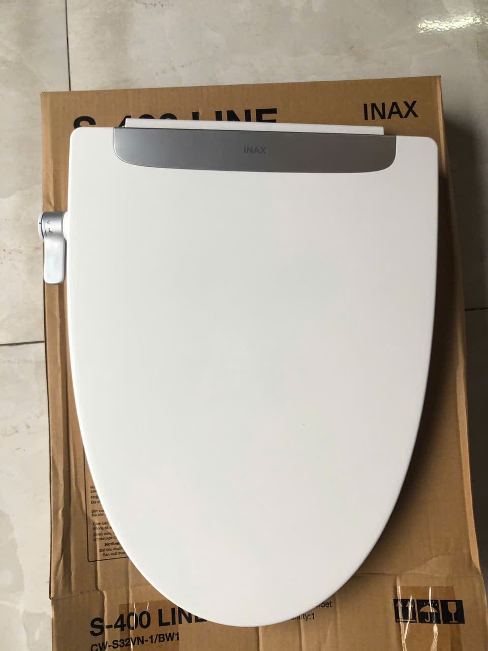 Hình ảnh thục tế nắp bàn cầu xịt rửa cơ INAX CW-S32VN-1