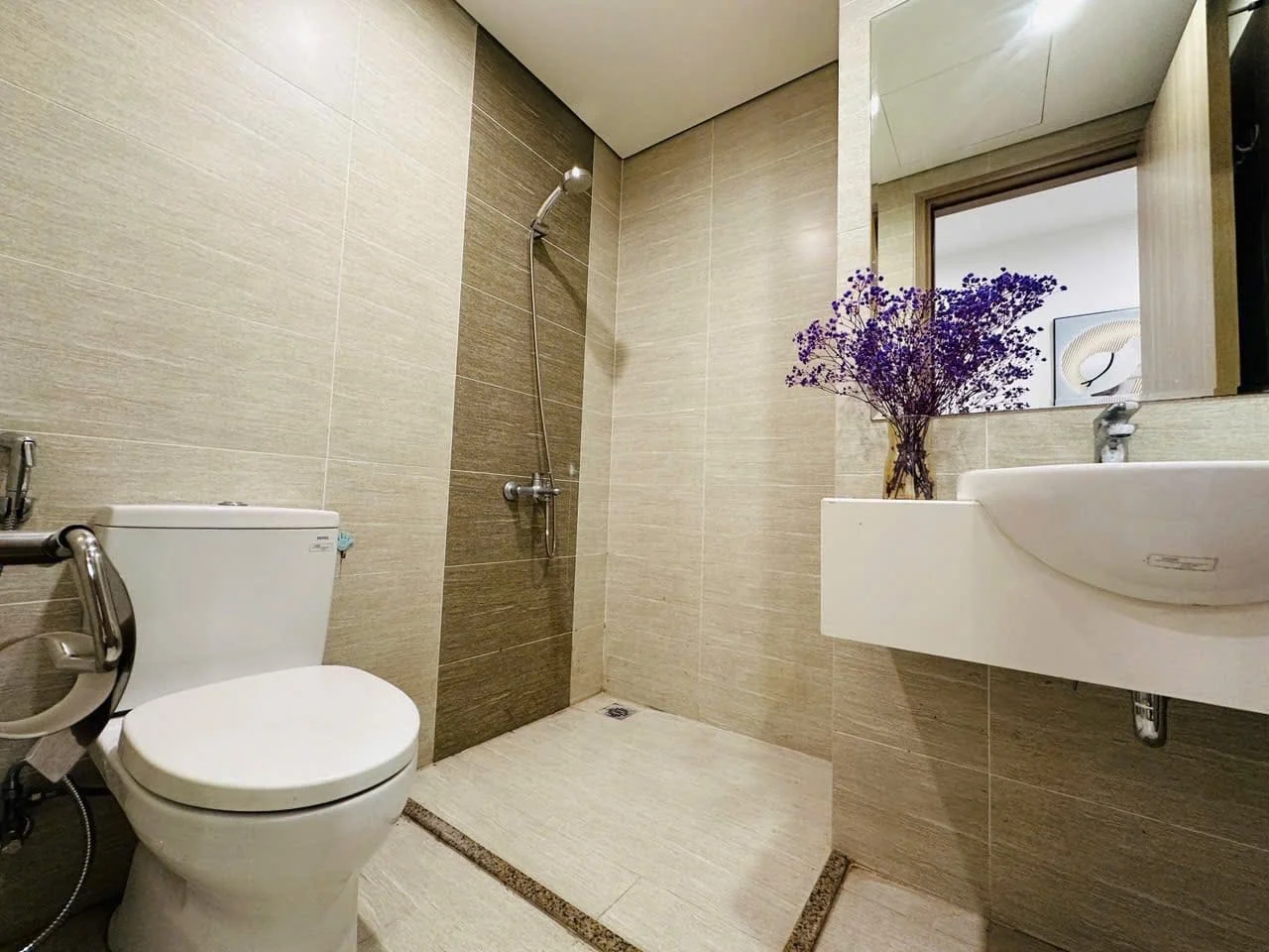 Thiết bị vệ sinh Caesar tại chung cư tòa nhà Artemis Lê Trọng Tấn