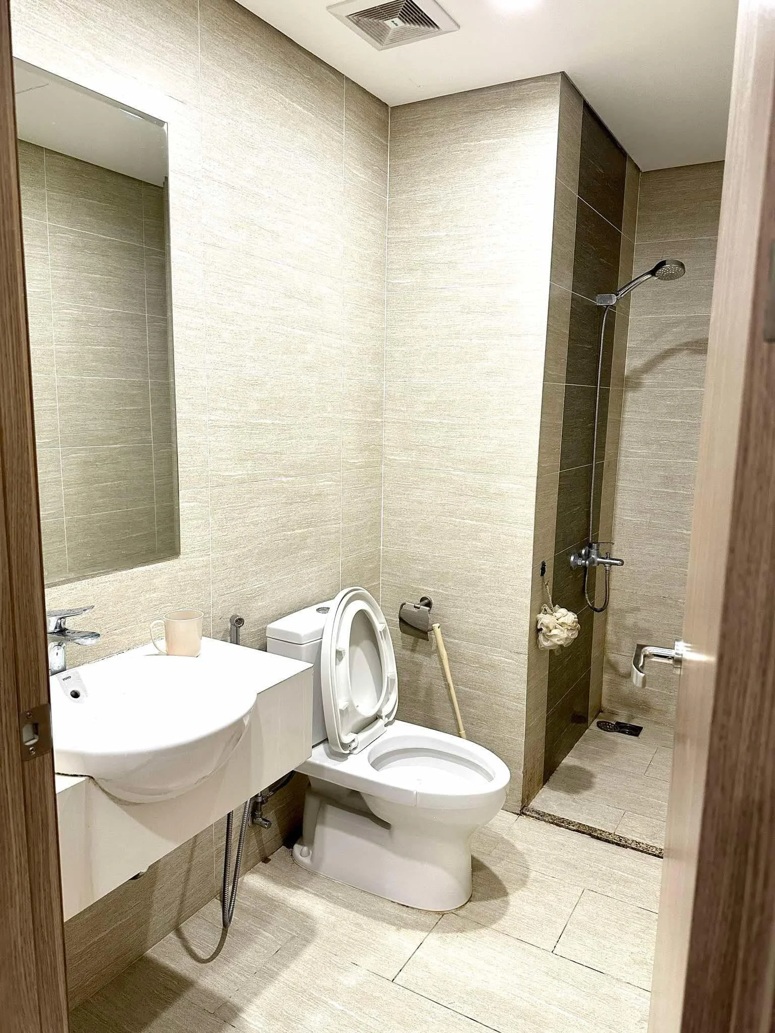 Thiết bị vệ sinh Caesar tại hộ nhà dân Phường Nhân Chính