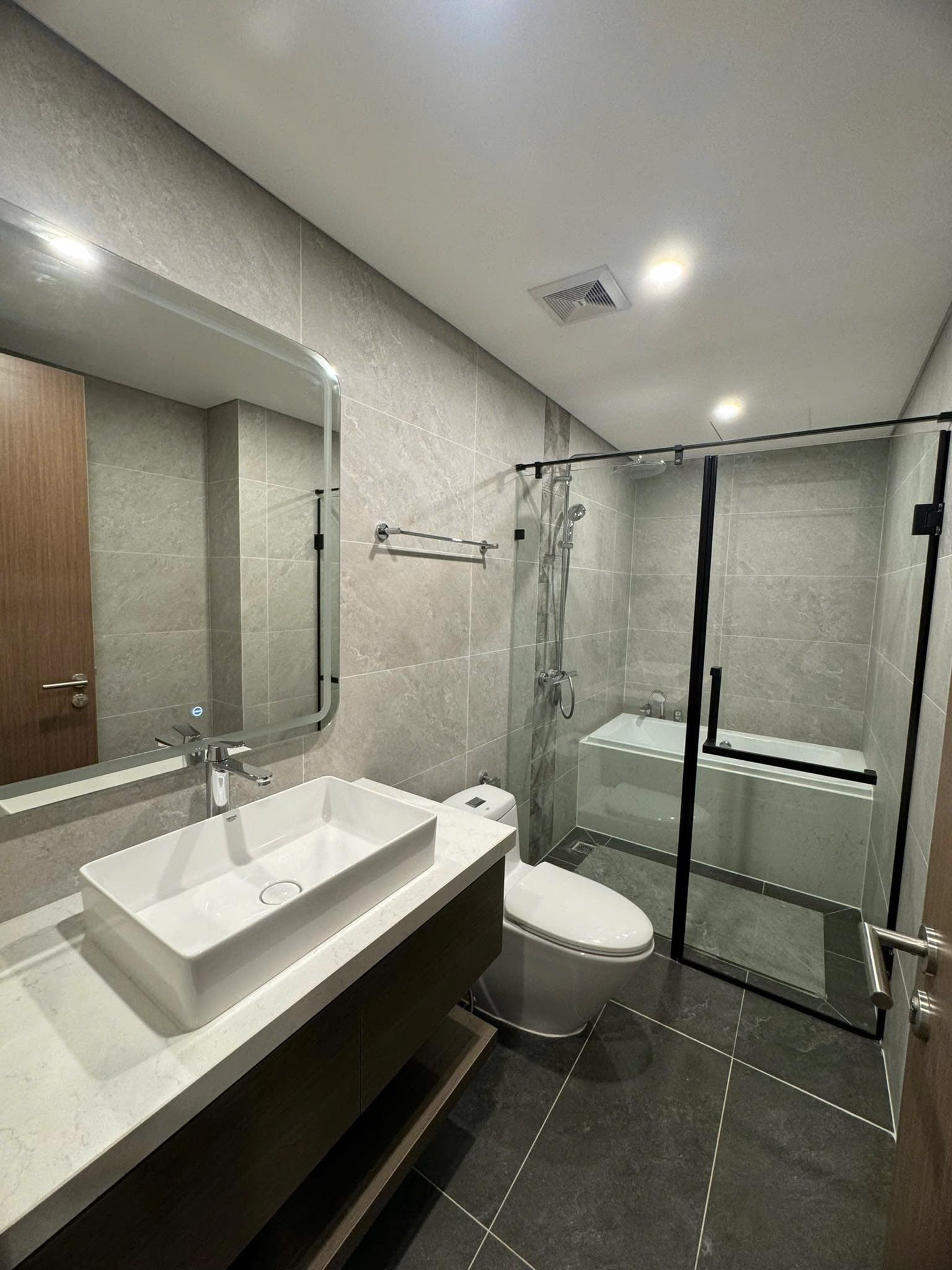 Chung cư cao cấp tại Tây Hồ Tower, Ciputra Hanoi.