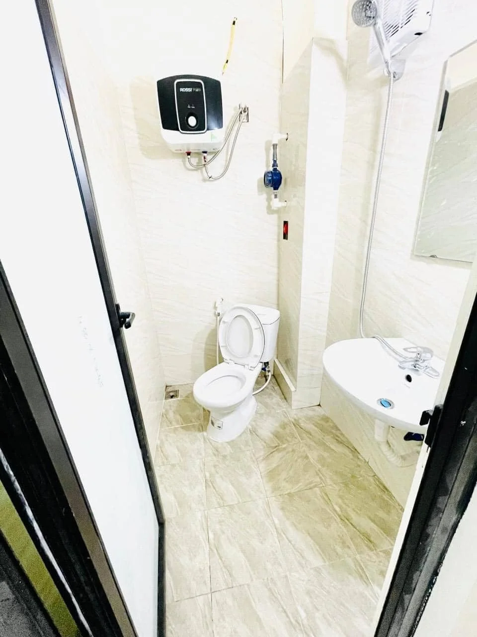 Thiết bị vệ sinh Caesar tại nhà nghỉ gia đình khu Duyên Hà
