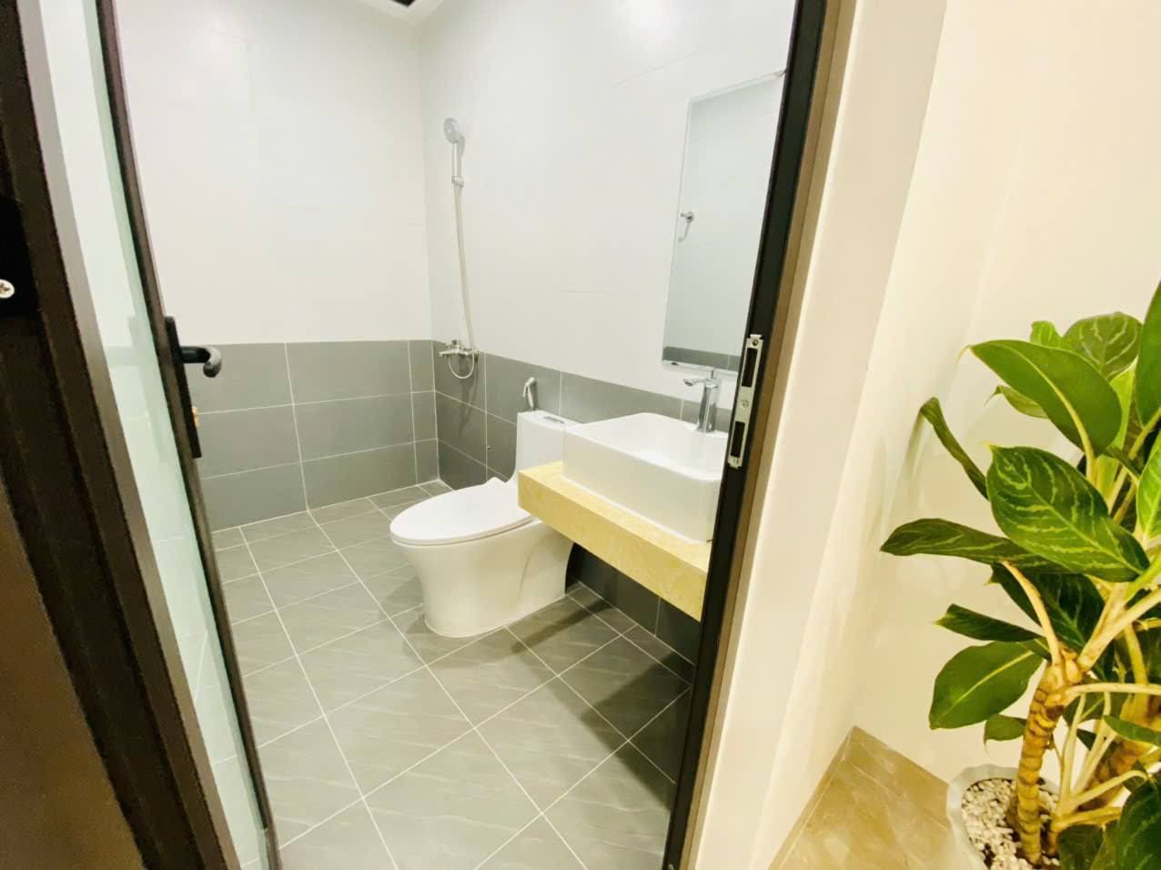 Thiết bị vệ sinh Caesar tại chung cư mini Nguyễn Văn Huyên