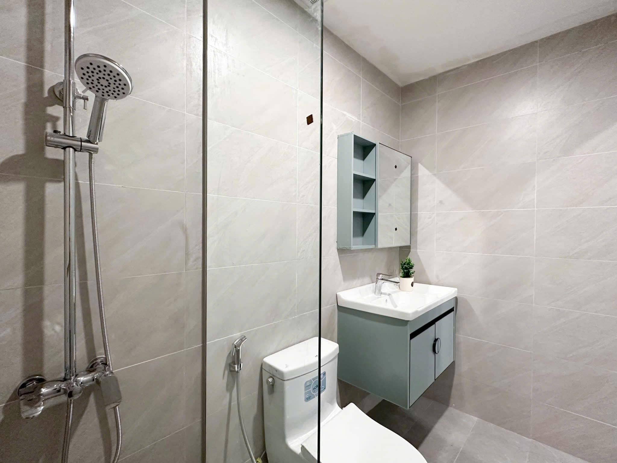 Thiết bị vệ sinh Caesar tại homestay ven hồ Tây Mở Rộng