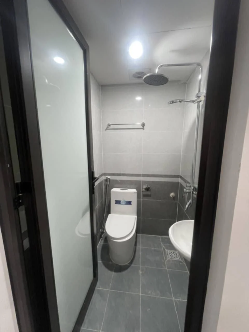 Thiết bị vệ sinh caesar tại nhà phố Phương Canh