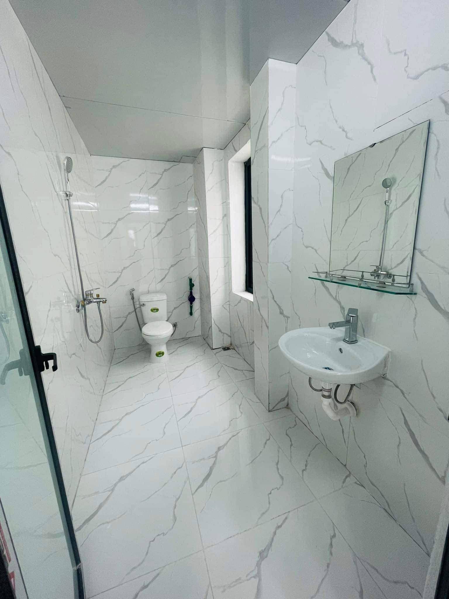 Sen tắm Caesar tại chung cư Eco Green 