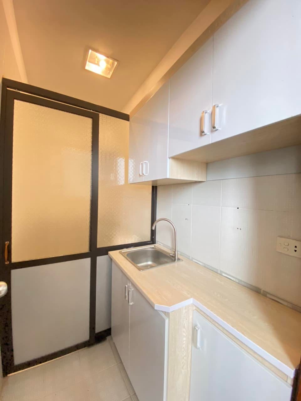 Vòi chậu rửa bát Caesar tại nhà dân khu vưc Hoàng Mai