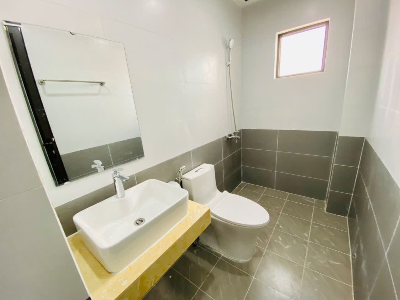 Thiết bị vệ sinh Caesar tại chung cư mini khu Trung Sơn Trầm