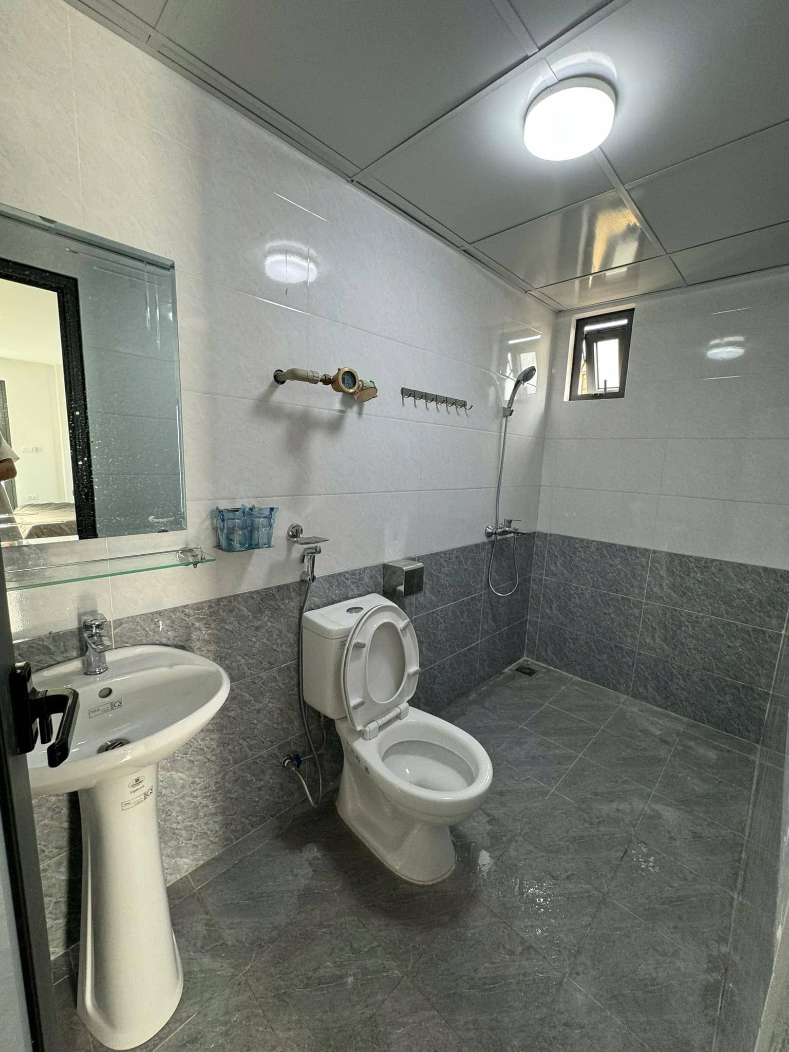 Thiết bị vệ sinh Caesar tại nhàn nghỉ bình dân khu Xuân Khanh