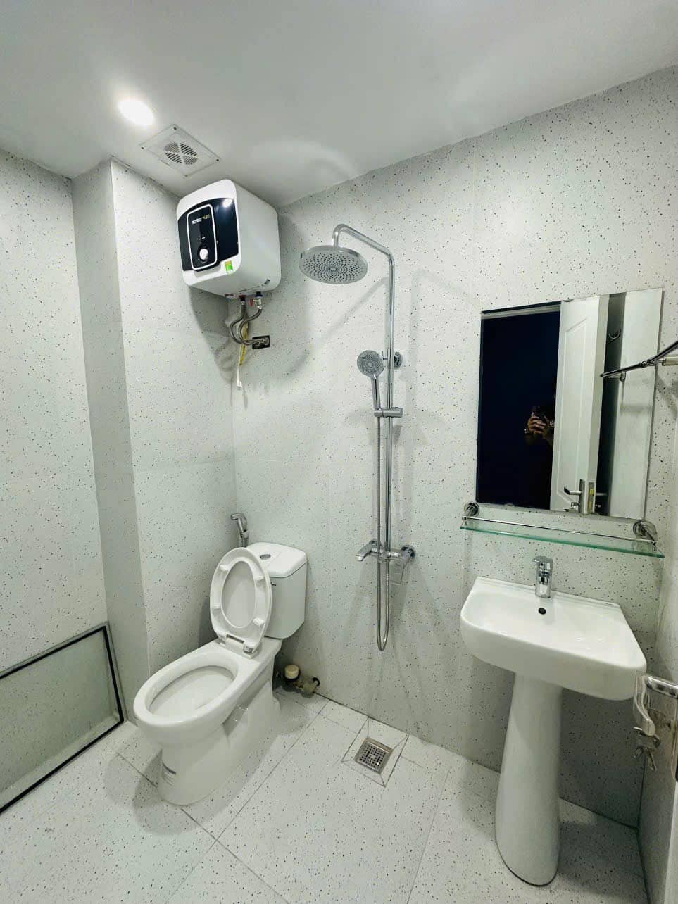 Thiết bị vệ sinh Caesar tại nhà phố khu vực Ngô Quyền, Sơn Tây