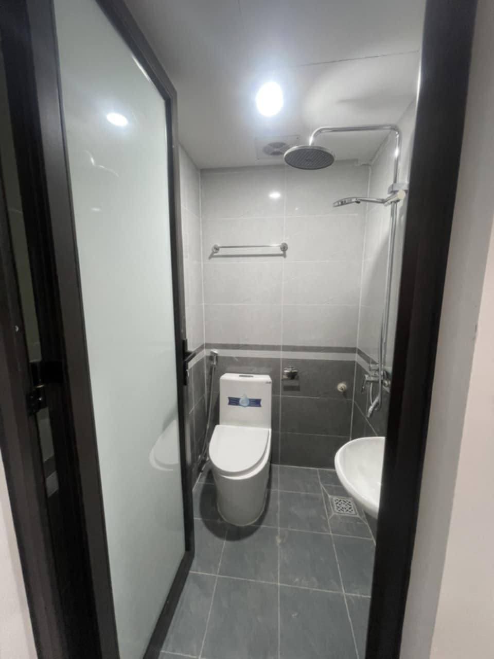 Thiết bị vệ sinh Caesar tại chung cư mini khu Văn Phú