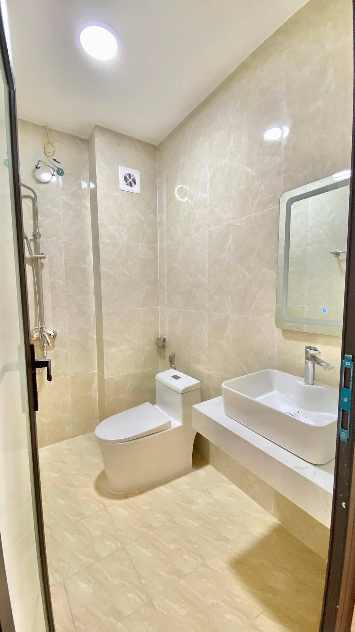 Thiết bị vệ sinh Caesar tại nhà dân khu vực Vân Đình