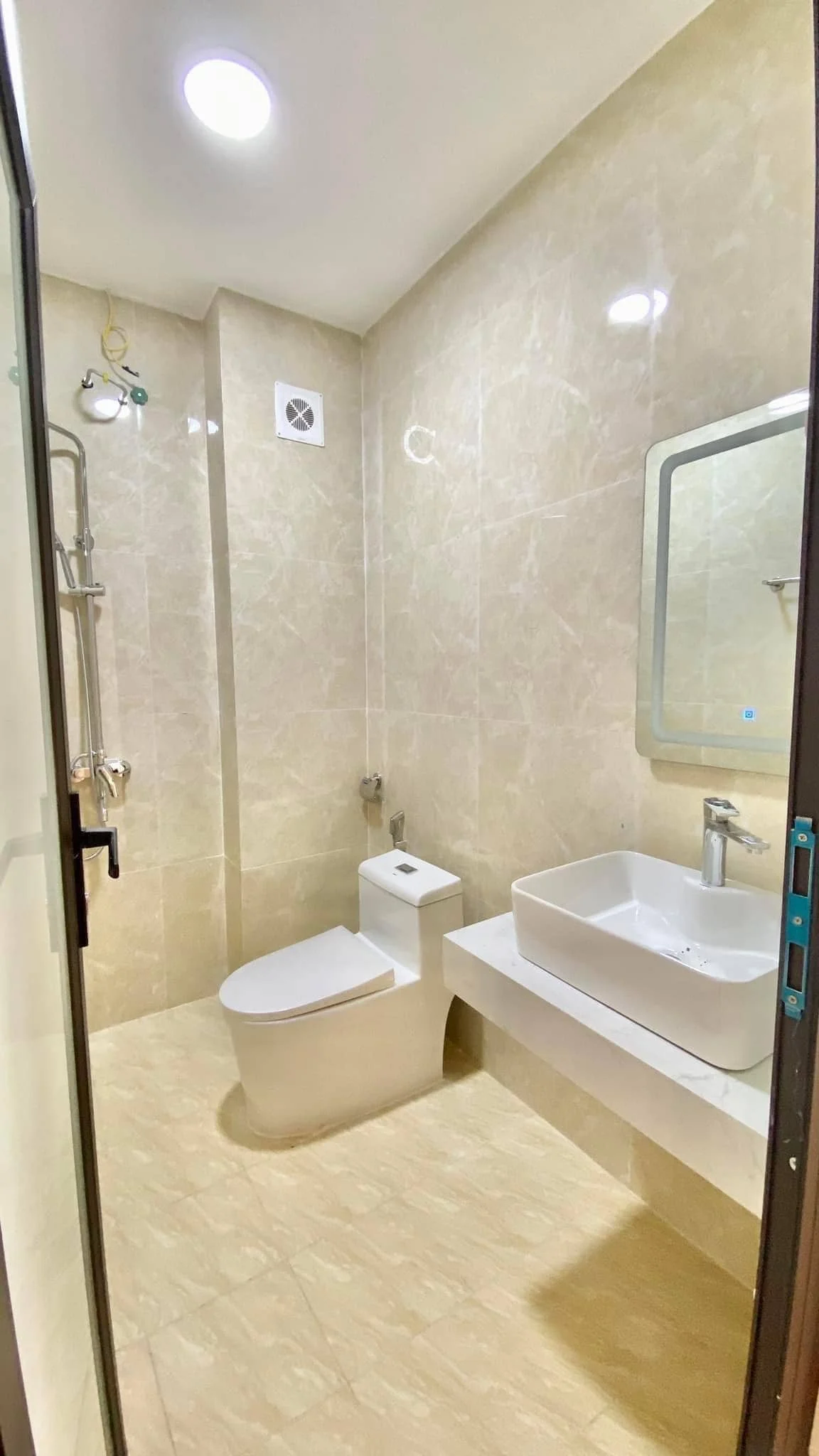 Thiết bị vệ sinh Caesar tại nhà dân khu vực Vân Đình