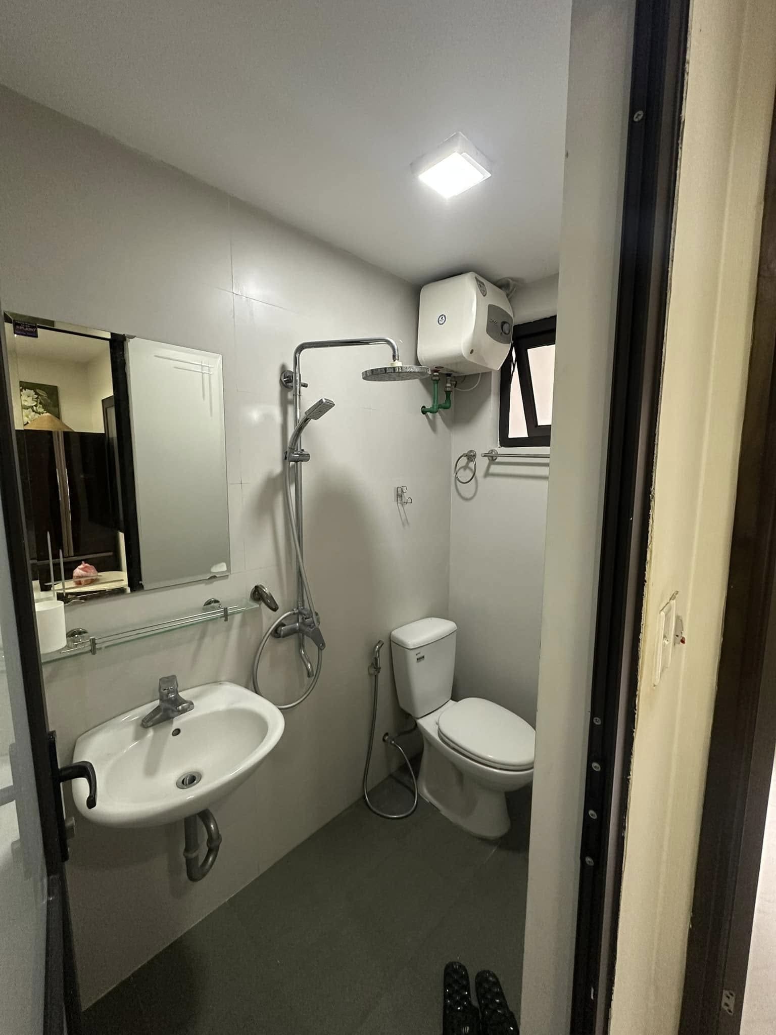 Thiết bị vệ sinh Caesar tại nhà nghỉ homestay khu Văn Bình 