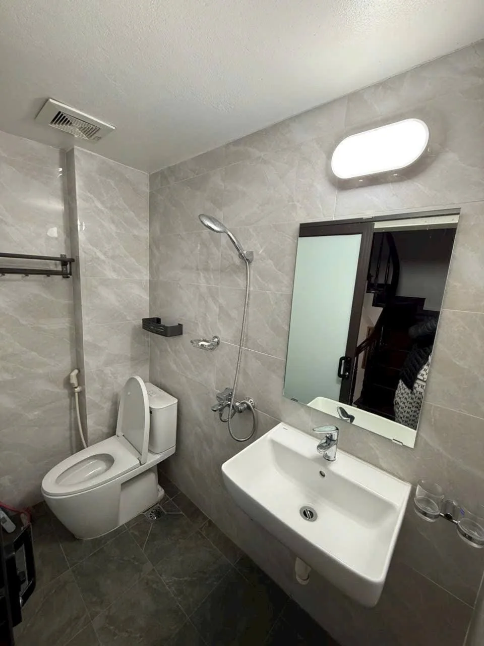 Thiết bị vệ sinh Caesar tại nhà dân xã Cẩm Lĩnh 