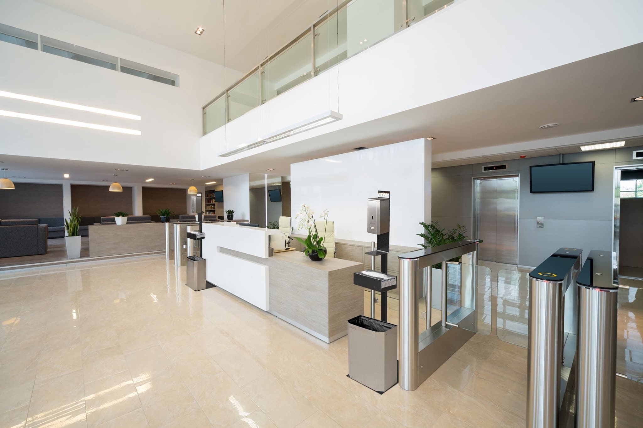 Keangnam Landmark Tower – Phạm Hùng sử dungjmays say tay Mediclinic 