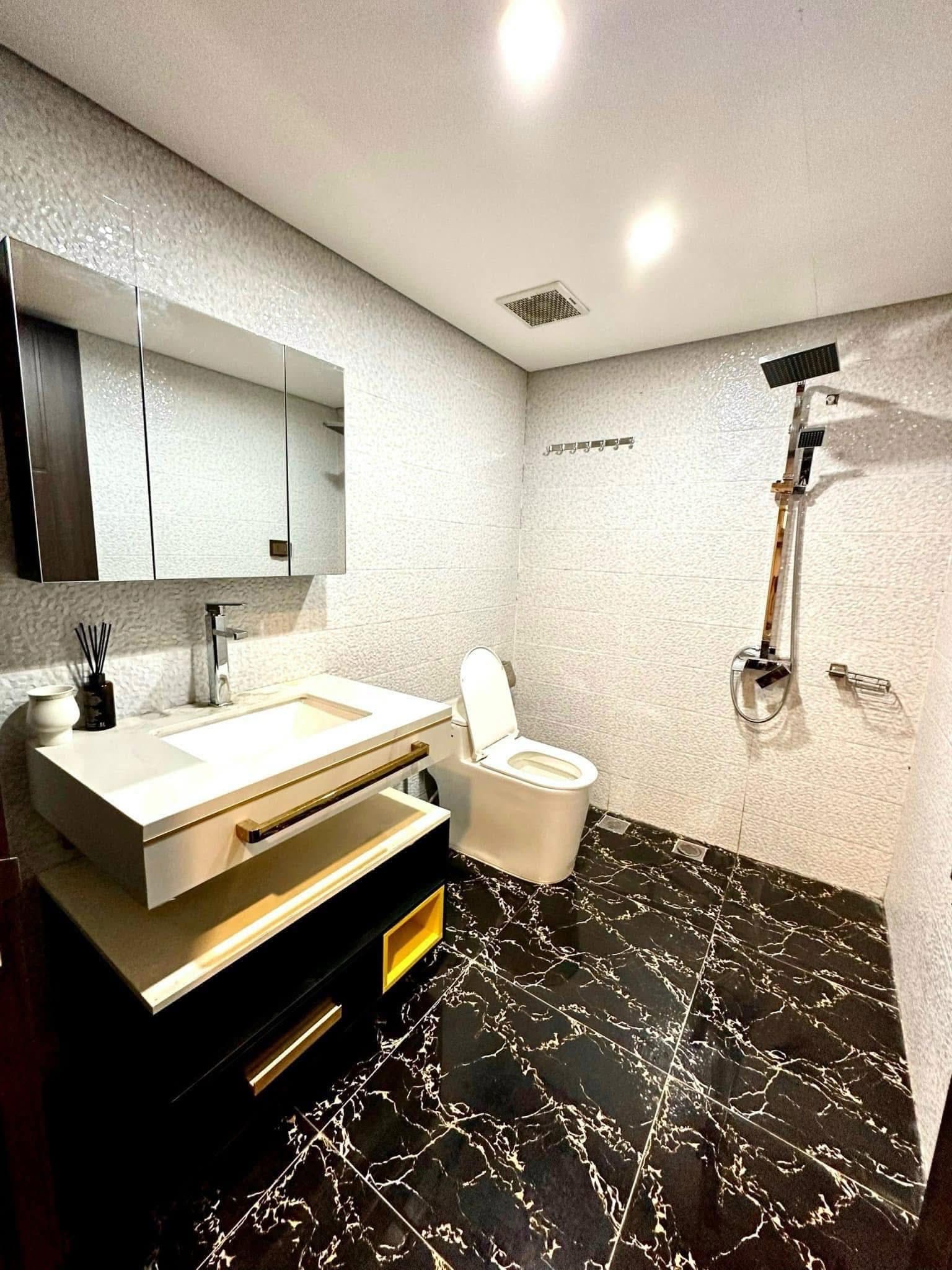 Biệt thự Lê Thái Tổ – view hồ Gươm lắp đăt thiết bị ROCA