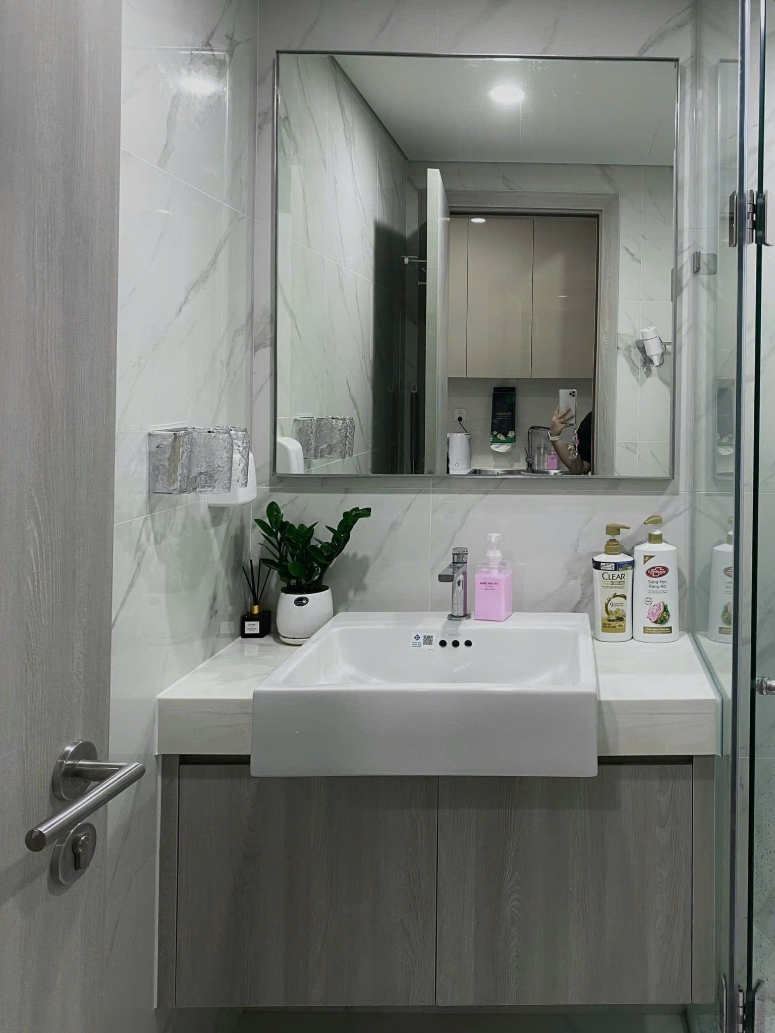 Căn hộ cao cấp phố Tràng Tiền – khu Pháp cổ lắp đặt chậu lavabo roca