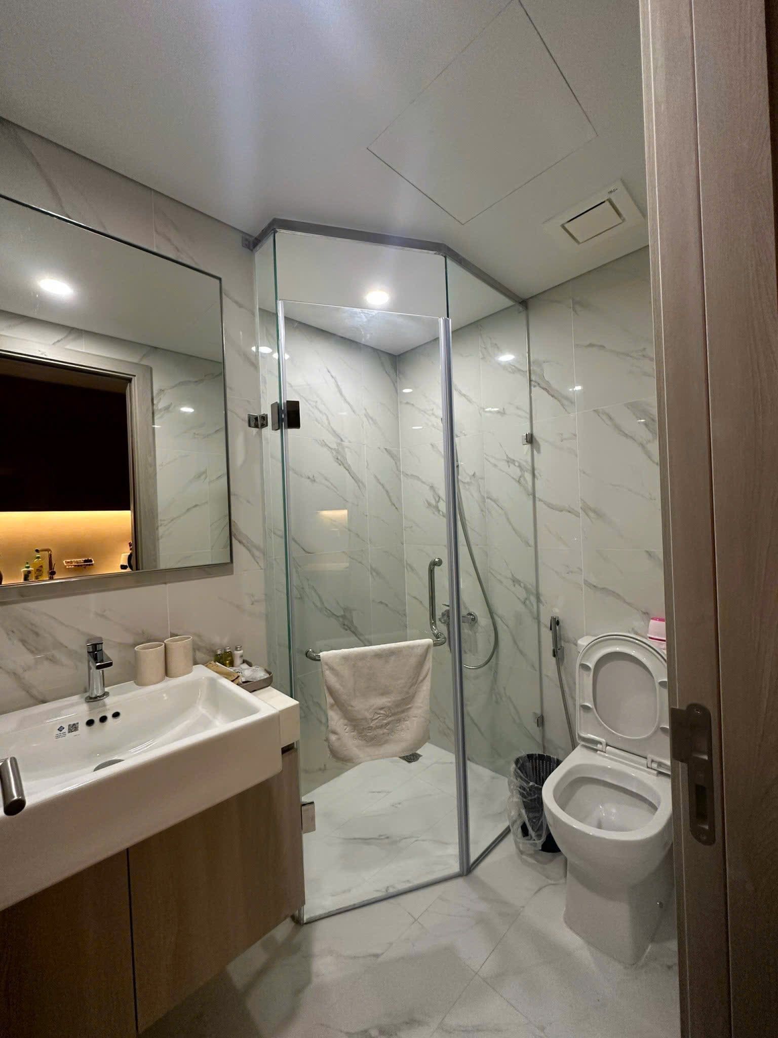 Khách sạn Hanoi Elegance Diamond – Lò Sũ lắp đặt thiết bị Roca