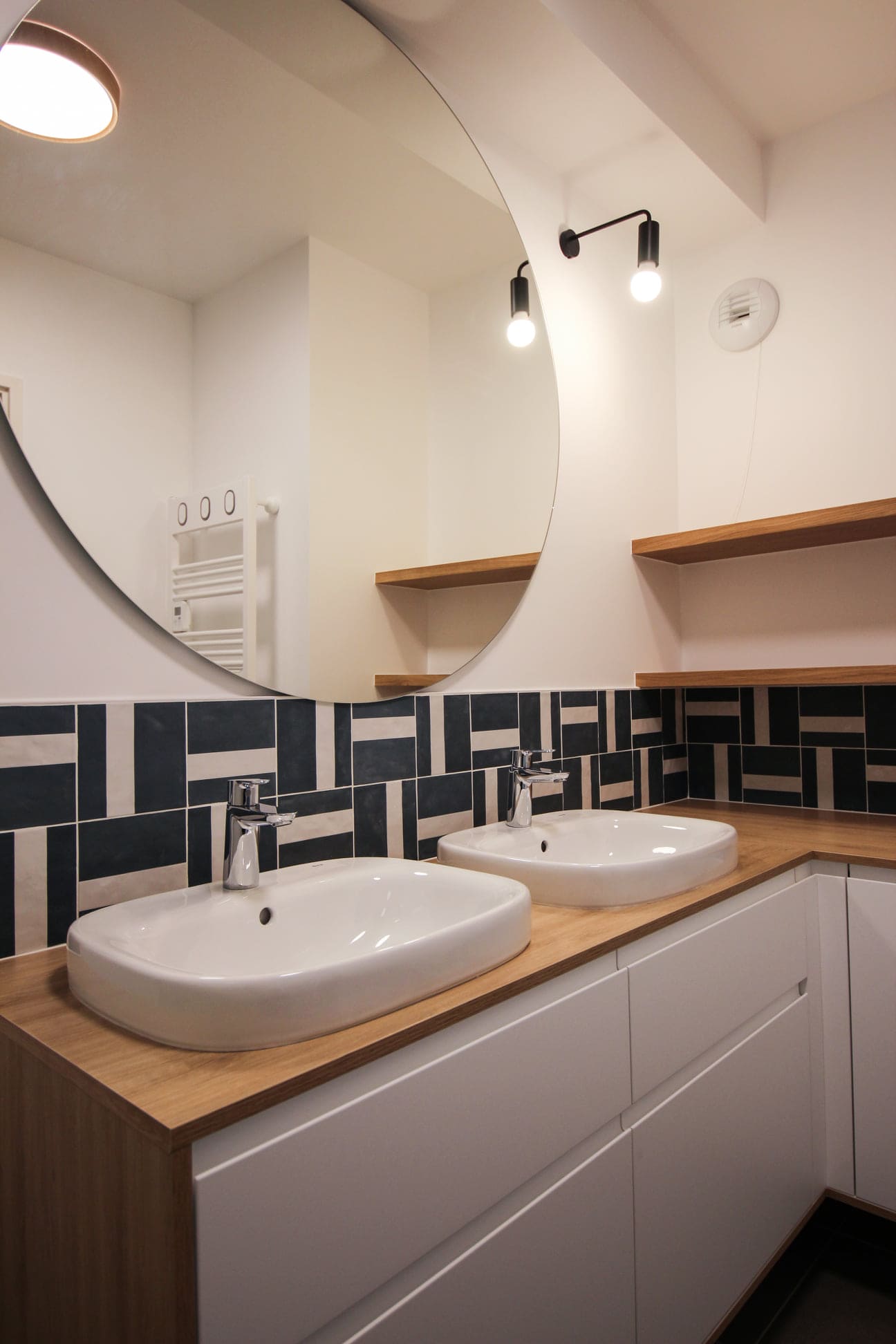 Văn phòng công ty BĐS Đống Đa – chậu rửa âm bàn & vòi Roca