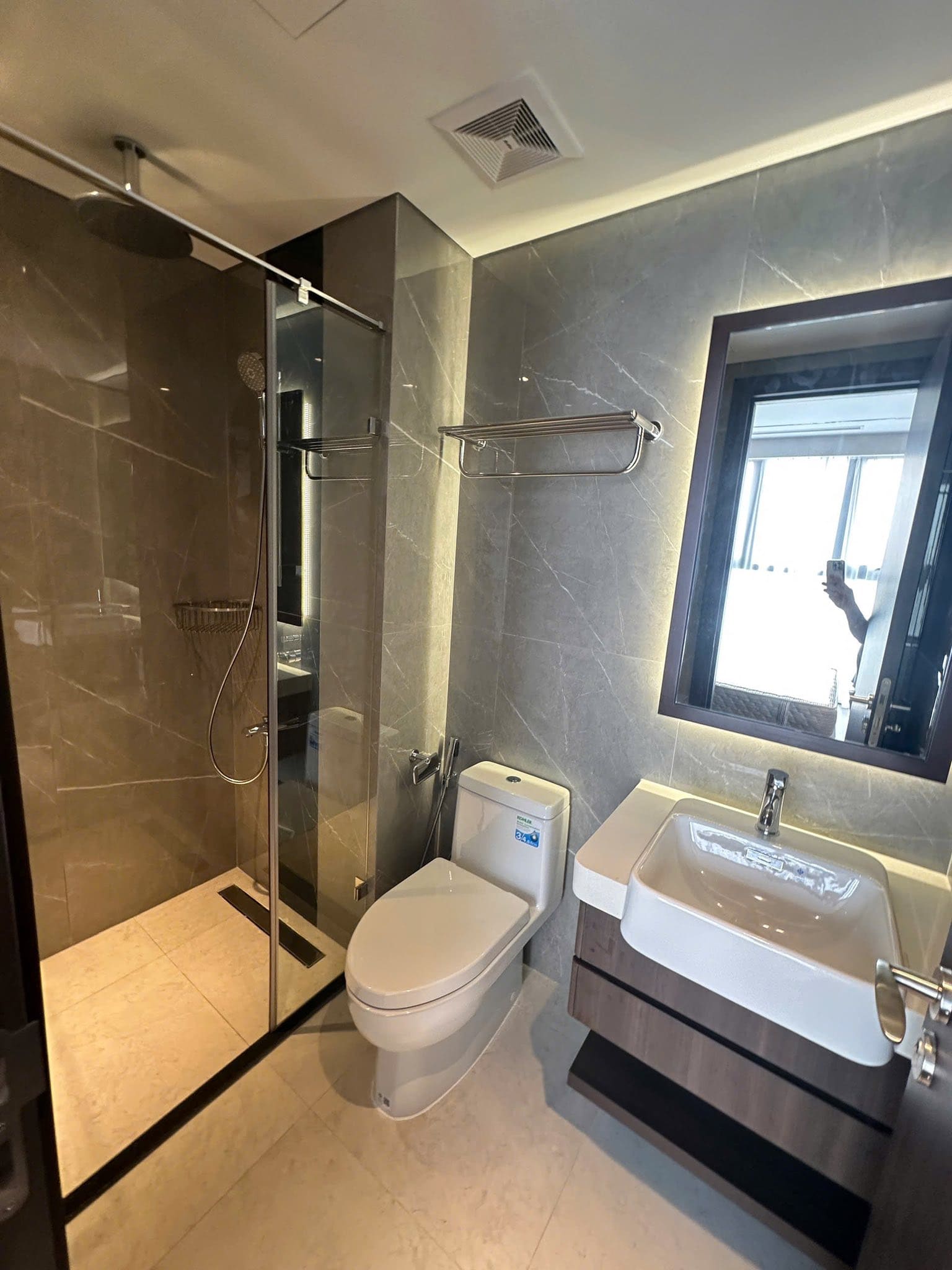 Căn hộ mini sử dụng thiết bị vệ sinh Roca