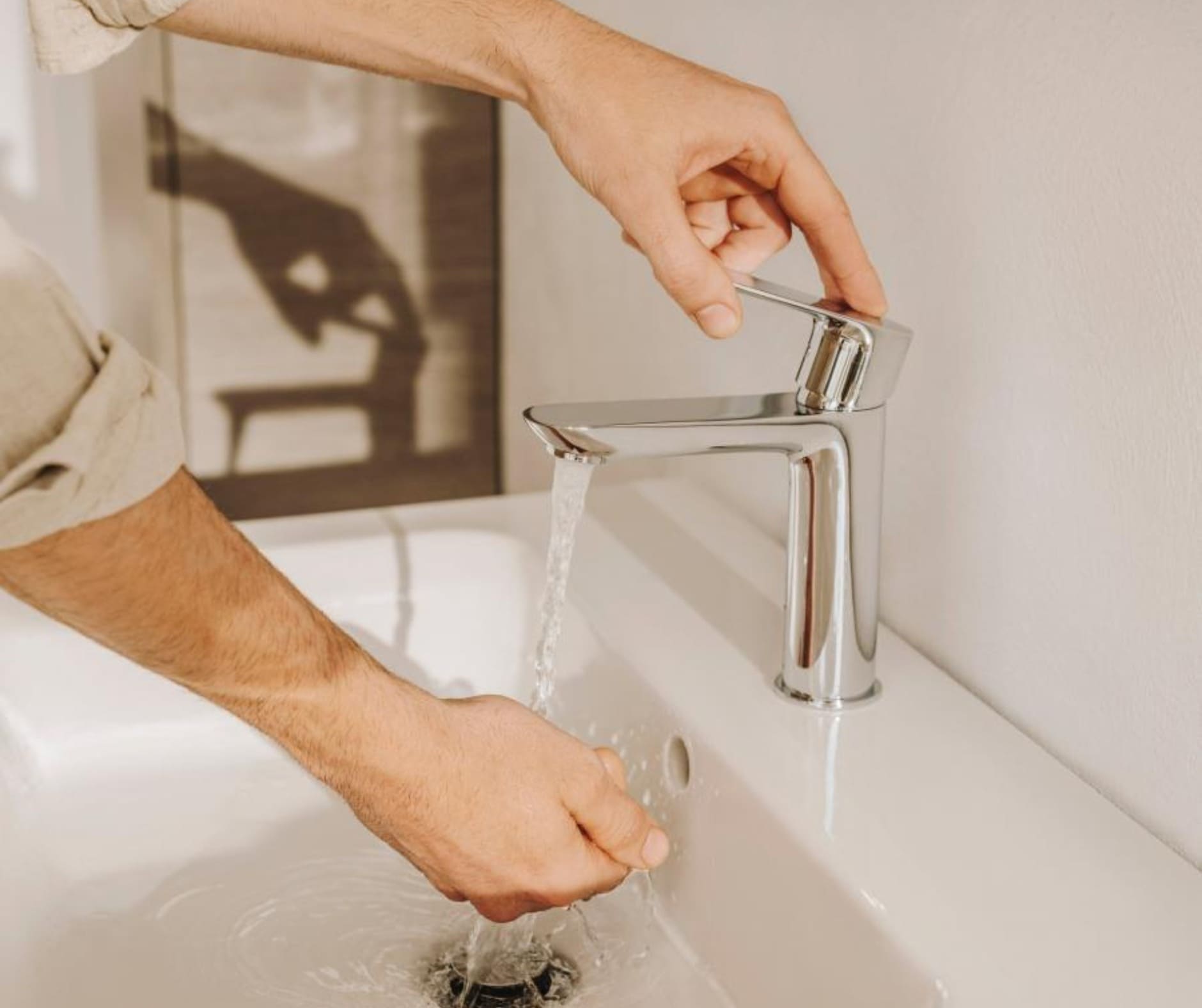 Vòi chậu Roca được lắp tại văn phòng khu vưc Ngọc Hà 