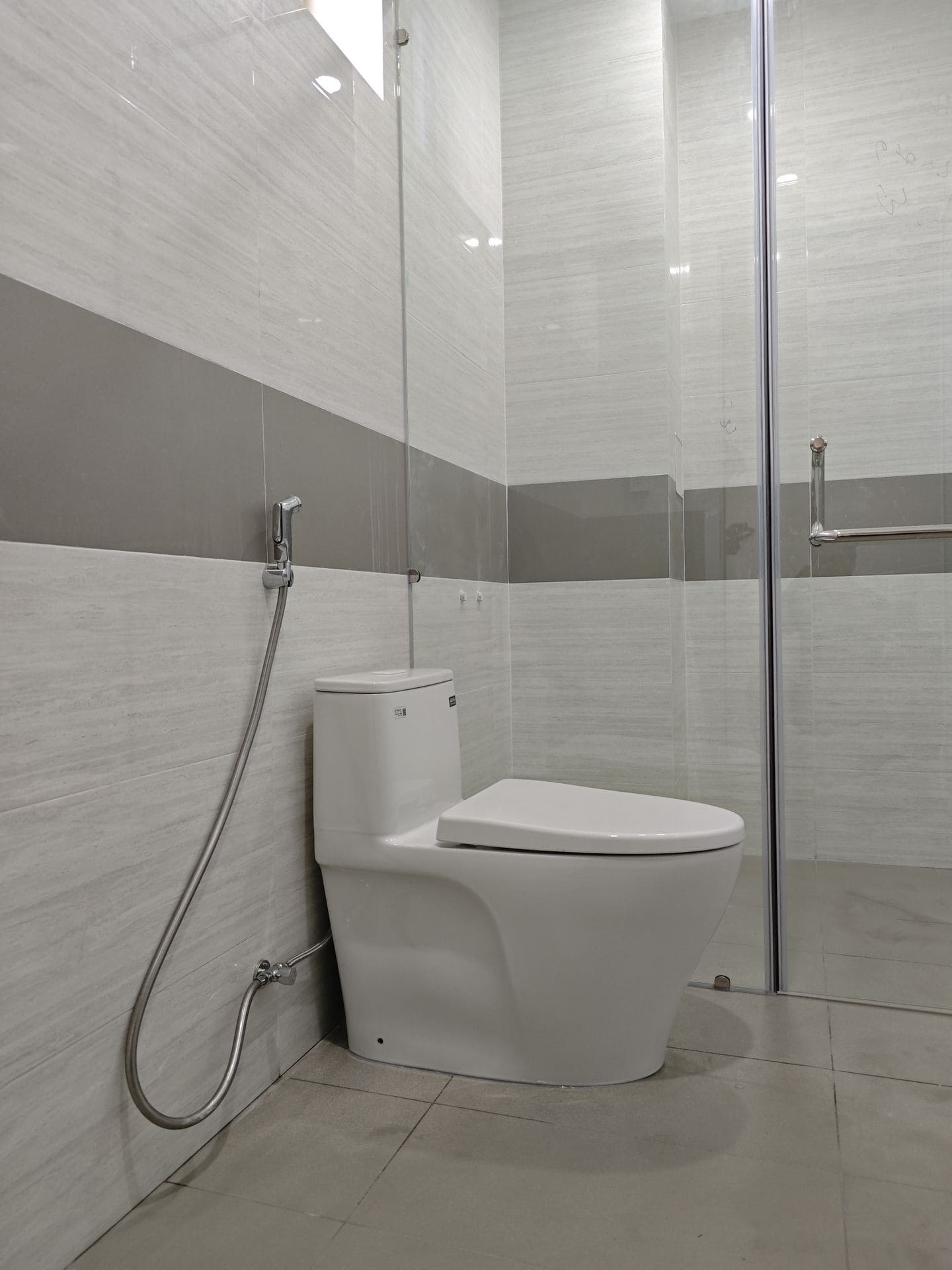 Chung cư cao tầng tại khu đô thị Him Lam, Tiên Du  lắp đặt bồn cầu inax 