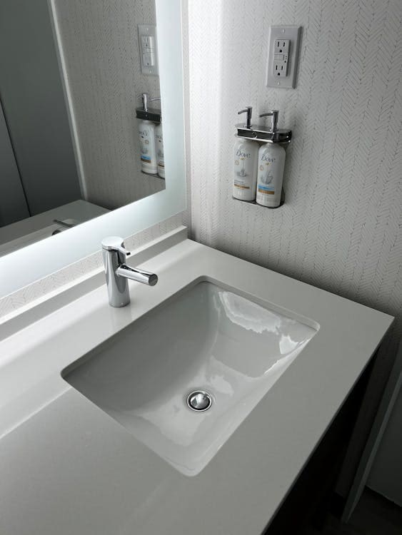 Chung cư cao tầng TP. Biên Hòa  sử dụng chậu âm bàn đá Inax