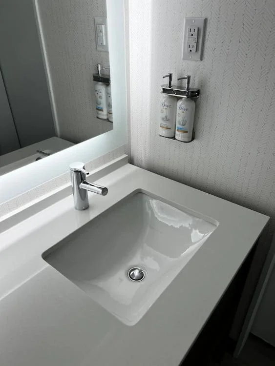 Chung cư cao tầng TP. Biên Hòa  sử dụng chậu âm bàn đá Inax