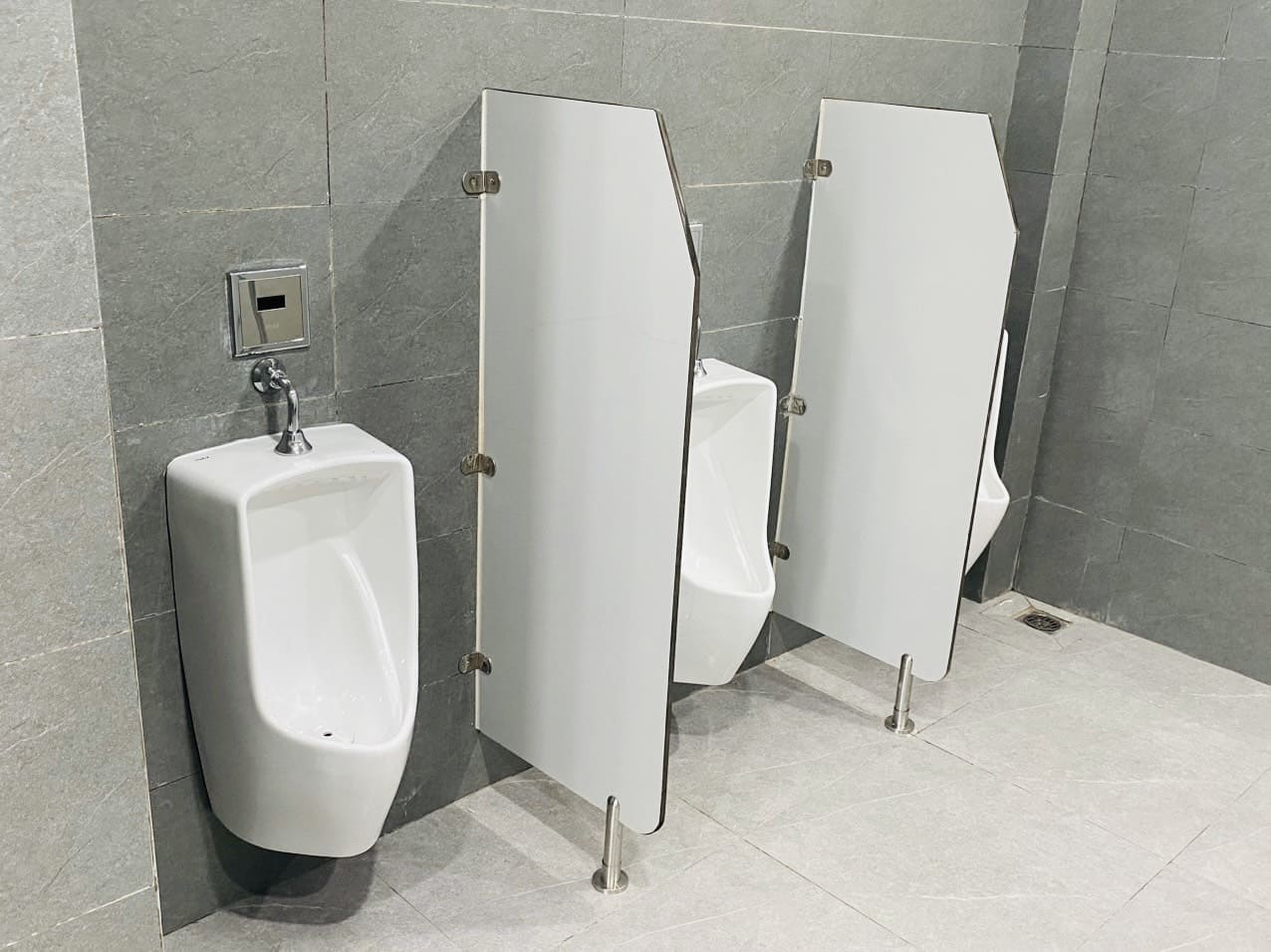 Bồn tiểu nam inax tại trường học và cơ quan nhà nước tại Châu Thành A, Long Mỹ