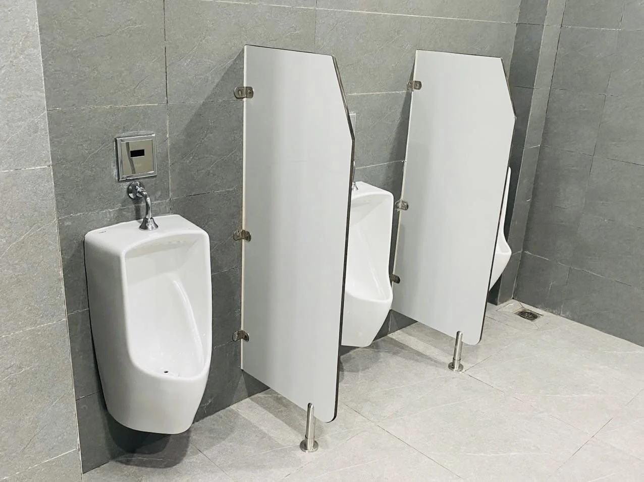 Bồn tiểu nam inax tại trường học và cơ quan nhà nước tại Châu Thành A, Long Mỹ
