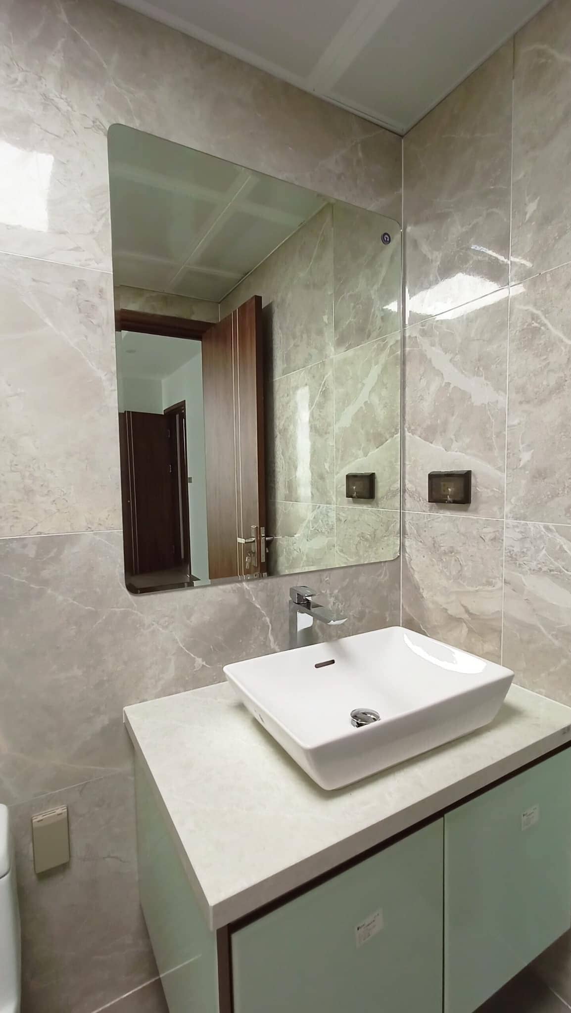 Chậu Lavabo toto lắp tại homestay và nhà nghỉ du lịch tại biển Thạch Hải, Thiên Cầm