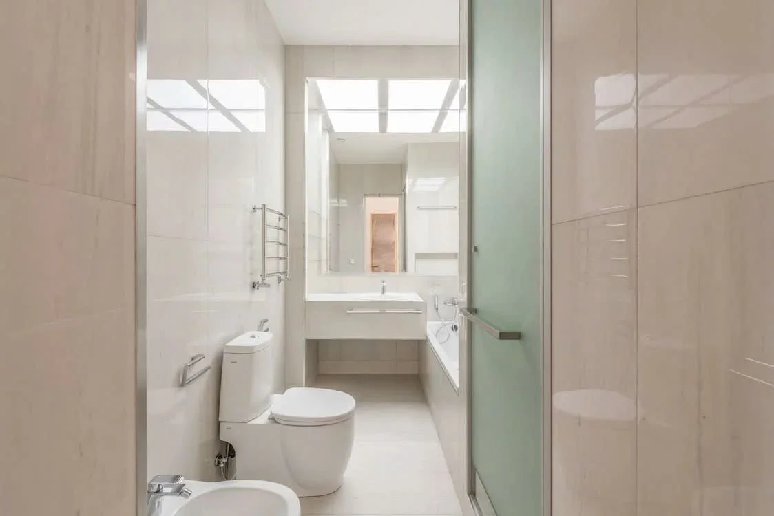 Thiết bị vệ sinh tại nhà dân trong các dự án tái định cư tại Kim Bôi, Tân Lạc
