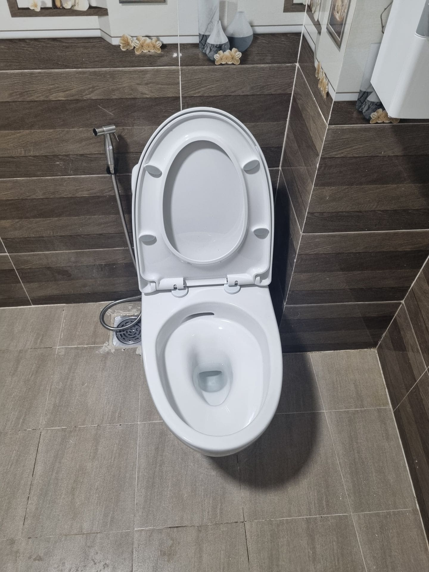 Bồn cầu Inax lắp đặt tại nhà dân vùng tái định cư huyện Đăk Hà, Tu Mơ Rông