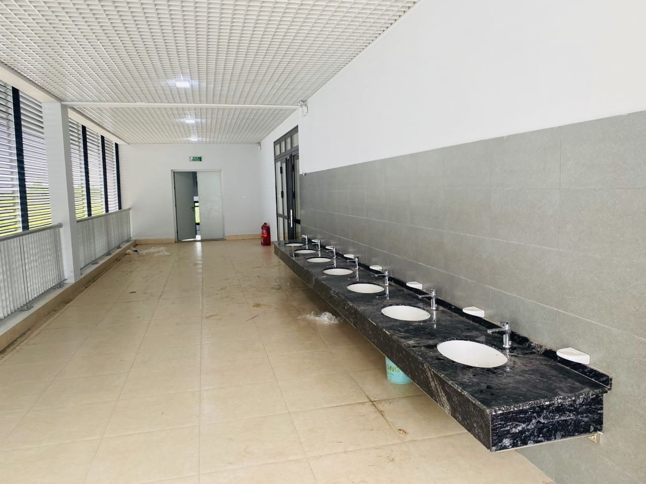 Chậu ròi inax tại dự án hỗ trợ nhà công vụ cho giáo viên tại Kom Tum