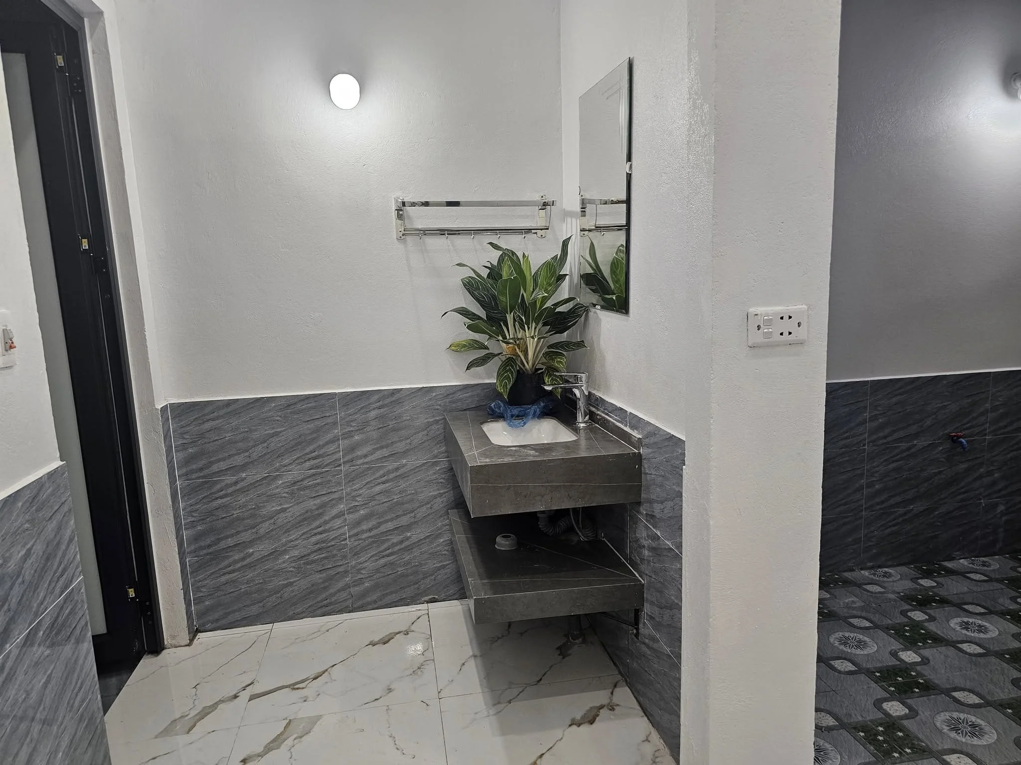 Chậu âm bàn đá Inax tại homestay khu du lịch Bắc Sơn, Lộc Bình