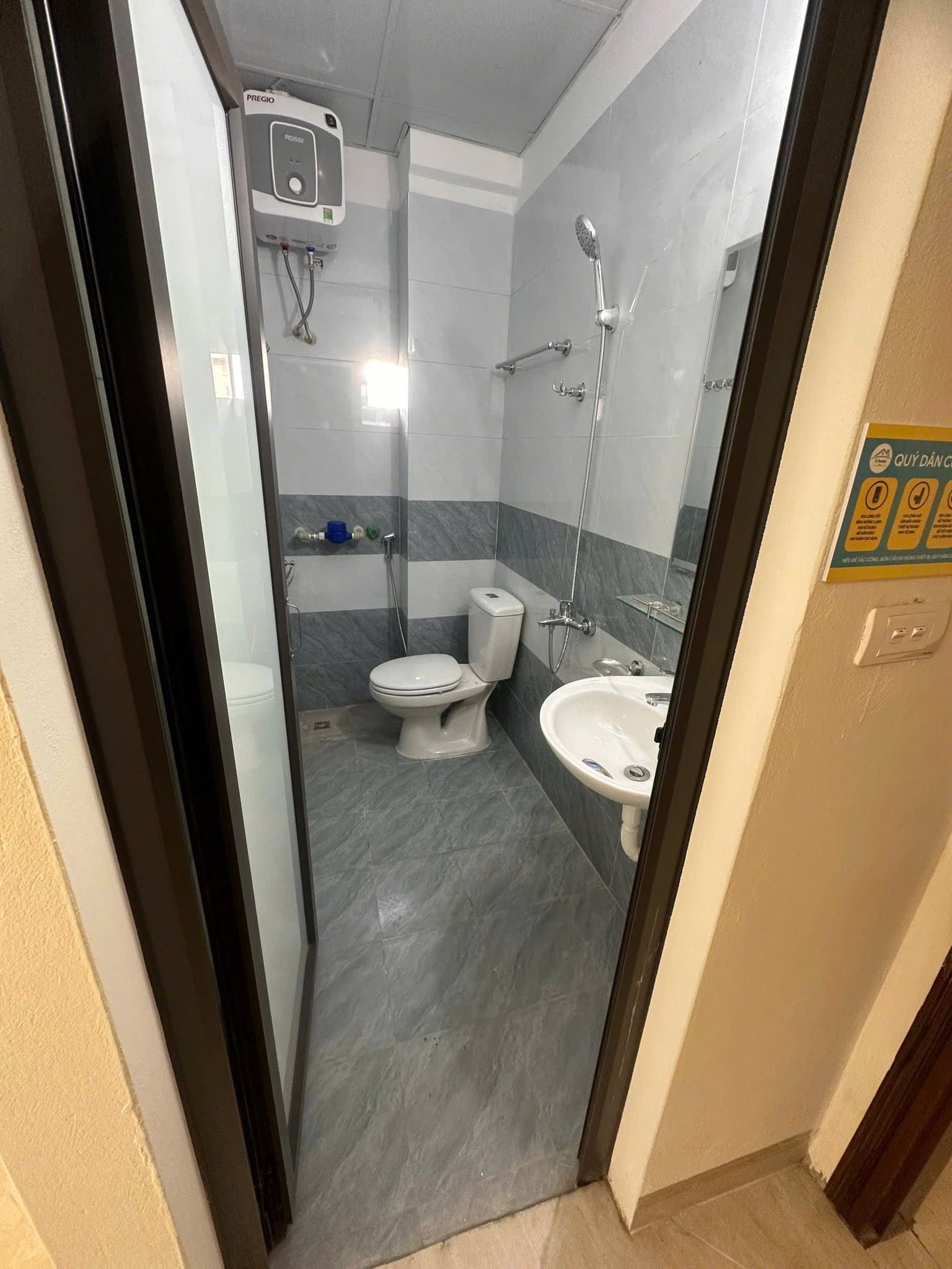 Thiết bị vệ sinh Inax nhà dân tại khu dân cư mới huyện Bến Lức